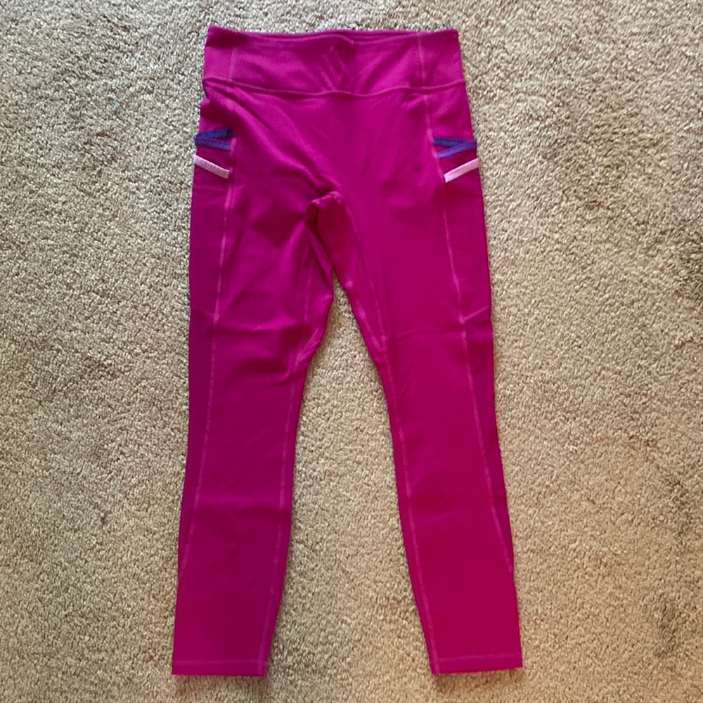 Fabletics  Trinity 3/4 length leggings with pockets-never worn